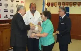 Entrega de desfibriladores a los clubes en la URBA