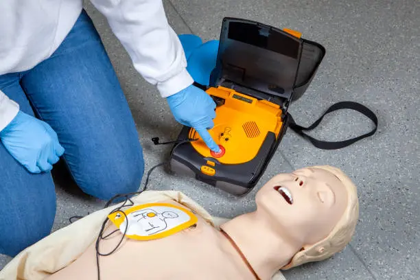Guia para el uso de Desfibriladores Externos Automaticos (DEA)